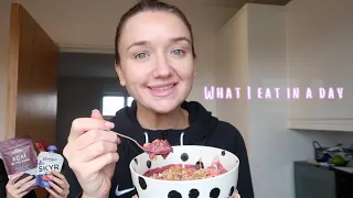 WHAT I EAT IN A DAY | Trying a new recipe 🍳