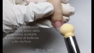 🎥 BabyBoomer Spugnato su copertura unghie in gel semipermanente