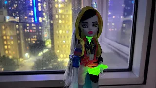 Monster High Skulltimate Secrets 3 Neon Frights Frankie Stein Doll Unboxing Review