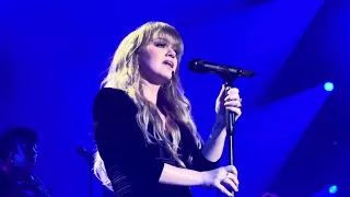 Kelly Clarkson performs Sober at The Chemistry Vegas Residency on 2/9/24.