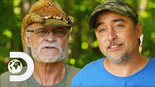 Tickle Helps Pay Beautiful Tribute To Law's Late Father | Moonshiners