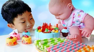 누가 케이크를 먹었을까요? 예준이의 음식 장난감 숫자놀이 아기인형 색깔놀이 도넛 막대 사탕 과자 Learn Numbers with Food Toy Kids Play
