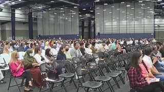 Naturalization ceremony sees hundreds of people become U.S. citizens