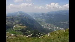 Escursione sul Corno d'Aquilio in Lessinia, per ammirare la grandiosa visione sulla Val d'Adige