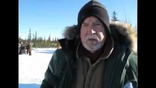 Walt McCandless visita il Bus 142 in Alaska