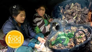 cute girls cooking the chicken curry in the cave || village food kitchen || lajimbudha ||