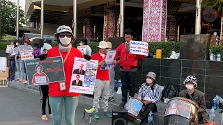 Workers protest at NagaWorld casino in Phnom Penh | Radio Free Asia (RFA)