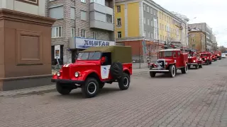 Въезд колонны пожарной техники на площадь Мира