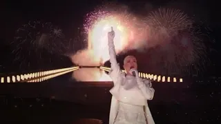 Katy Perry sings Firework with real fireworks show