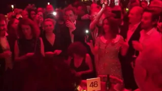 Salma, Gael, Diego, Iñarritu y Del Toro cantando con mariachis en Cannes