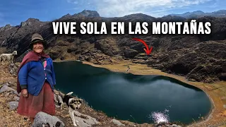 Esta Mujer VIVE FELIZ en un SOLITARIO PARAJE entre las montañas 🏞 resguardada por sus 3 PERROS 🦮