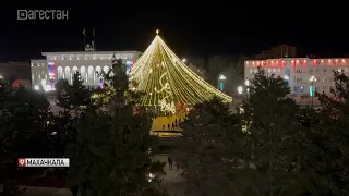 В Махачкале сегодня торжественно откроют новогоднюю елку