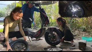 Using a flashlight to repair the car at night, the mechanical girl tries to perfect it for guests.