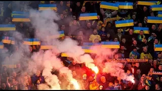 Болельщики Украины и Литвы спели "Червона Рута" во время матча