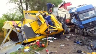 10 Minutes TRUCK CRASH - Amazing Trucks Accident - Best Trailer Crash Compilation 2016 #9