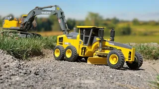 Grading A Road with An RC Motor Grader! Including An Amazing Dozer and Roller!