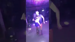 Dancei o piseiro encima do palco com minha amiga💥Chama papai