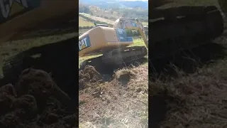 Escavadeira Tomba em terreno Inclinado | Acidente do Trabalho
