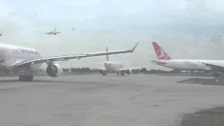 Аэропорт Стамбула. Очередь на взлет. The queue to take off at the airport in Istanbul