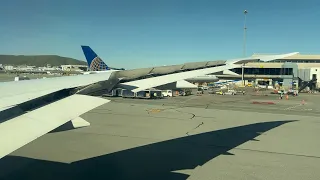 4K United Airlines Boeing 787-9 [N26960] pushback, start up, and takeoff from SFO