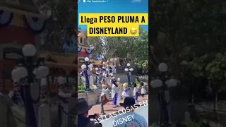 ¡NO ES BROMA! Tocan canción de PESO PLUMA en Disney #pesopluma #disneyland #disney