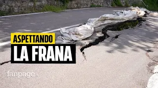 La montagna rischia di franare e cadere nel lago d'Iseo: "Il rischio è alto, ma nessuno fa niente"