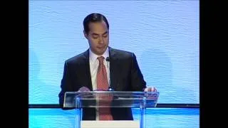 HUD Secretary Julián Castro speaking at the 2014 Homelessness Conference