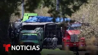 Al menos 14 muertos y unos 30 heridos al volcarse autobús en Estado de México | Noticias Telemundo