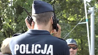 Miesięcznica smoleńska bez Kaczyńskiego. W roli prezesa Sasin. Policja utrudnia, ale nie bije.