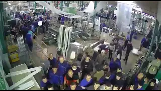 Массовая драка узбеков и таджиков на заводе Экоокна в Подмосковье