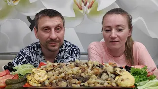 РУССКИЙ МУКБАНГ ЖАРЕНАЯ КАРТОШКА С ШАМПИНЬОНАМИ | RUSSIAN MUKBANG FRIED POTATOES WITH MUSHROOMS