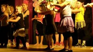 Zumba Kids med Laura Torrecillas original coreo-Gangam Style