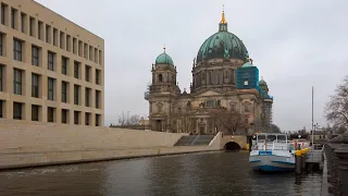 Exploring Berlin, walk from Brandenburg gate to East side