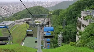 スキーのジャンプで有名な大倉山で、ジャンプ台上の展望台から降りるリフトに乗りながら見えた景色です！