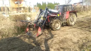 Zetor 8045 kydanie hnoja