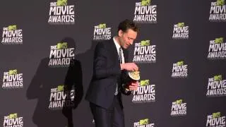 Tom Hiddleston with his Best Villain Award