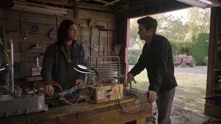 The Flash Clip #44 (Barry Tells Cisco About Time Travel)