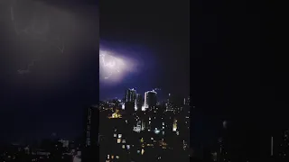 Удар молнии.#молния #гроза #ливень #ночь #ночнойгород #lightning #thunderstorm #rain #nightview