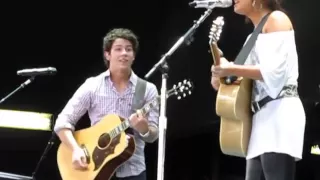 Stop The World(Live)-Demi Lovato and Nick Jonas. TORONTO 2010