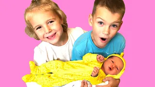 Vania, Mania and their Little SISTER NEW BORN baby Kids Pretend play with cleaning toys