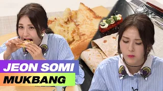 Continuous exclamations! Somi's mouth doesn't rest