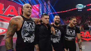 Dominik se une a The Judgment Day & Ataca a Edge & Confronta a Rey - WWE Raw Español: 05/09/2022