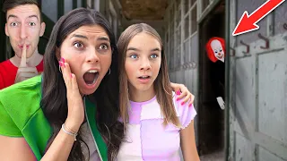 ENGE HORROR CLOWN PRANK BIJ ELLA & CELINE! *GESLOTEN SCHOOL* #471