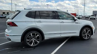 2022 VW Tiguan SEL R-Line 4Motion in Oryx White Pearl Effect 360° quick view