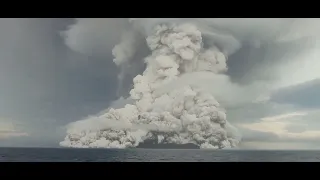 Сильне виверження підводного вулкана в Тихому океані викликало цунамі