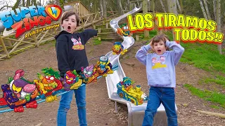 RETO SUPERZINGS!! Lanzamos 2 SUPER TRENES por un TOBOGÁN GIGANTE!! 😱 / Fer y Marcos