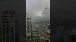 دبئی میں طوفان اس طرح شروع
