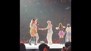 Jeongyeon & Momo's gay moment in front of many onces 🍭🌈👩‍❤️‍💋‍👩  #Shorts #TWICE