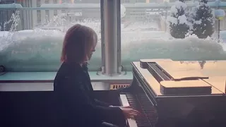 Yoshiki playing Bohemian Rhapsody on piano with Snow Outside, so romantic