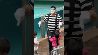 How is this? 😱 😂 Tom mime SeaWorld #seaworldmime #tomsworld #seaworldorlando #mime